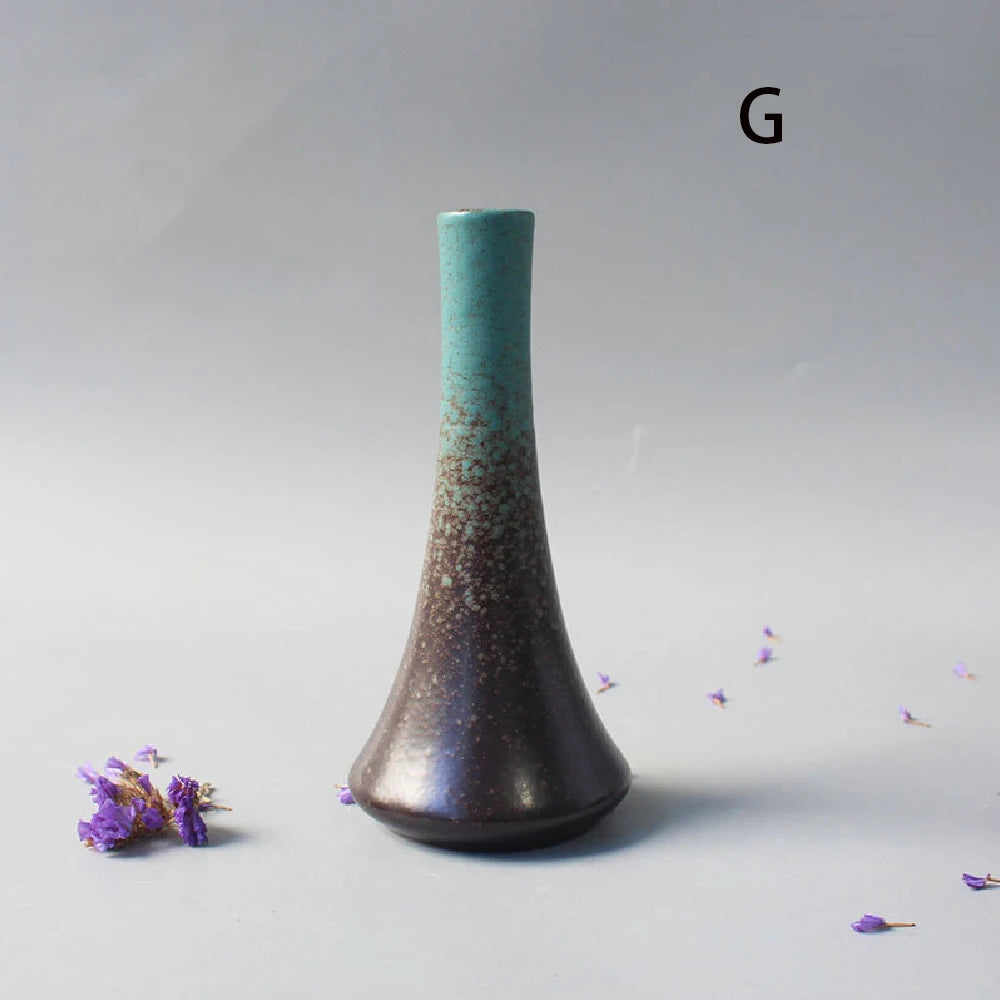 Ceramic small vase, home decoration handicraft desktop decoration, black small vase simple Japanese decoration