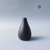 Ceramic small vase, home decoration handicraft desktop decoration, black small vase simple Japanese decoration