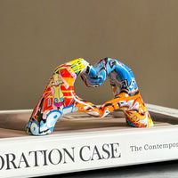 Creative Graffiti Resin Hand Gesture Heart Statue Home Decoration Nordic Heart-Shaped Statue for Girlfriend Valentine's Day Gift