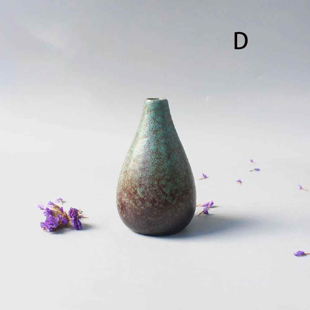 Ceramic small vase, home decoration handicraft desktop decoration, black small vase simple Japanese decoration